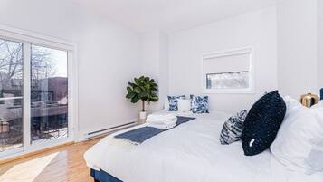 2 Schlafzimmer, Schreibtisch, Bügeleisen/Bügelbrett, Reisekinderbett