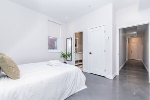 4 bedrooms, desk, iron/ironing board, travel cot