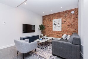 Flat-screen TV, Netflix, streaming services