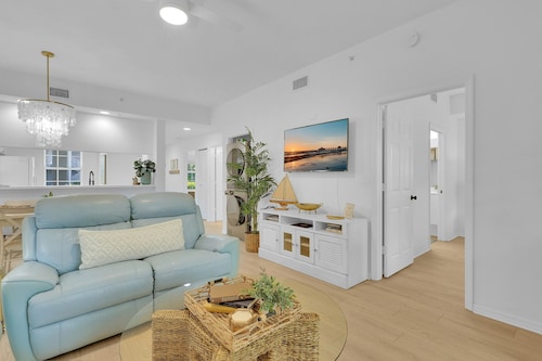 Relax & Unwind in Bonita Springs – Stylish Condo Near Beaches, Dining & Golf!