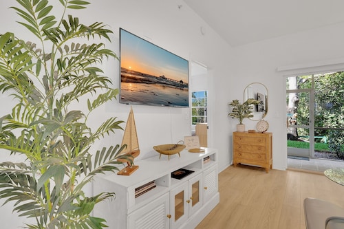 Relax & Unwind in Bonita Springs – Stylish Condo Near Beaches, Dining & Golf!