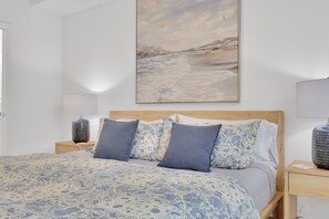 2 bedrooms, in-room safe, free WiFi, bed sheets - Relax & Unwind in Bonita Springs – Stylish Condo Near Beaches, Dining & Golf! (Bonita Springs)