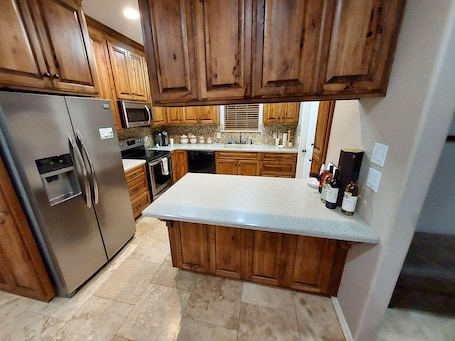 Fridge, microwave, oven, stovetop. Great get a way--8 acres and pond, firepit peace and quiet