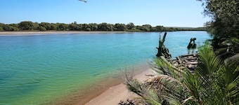 Hanalei - Pet Friendly - Directly Opposite Waterfront