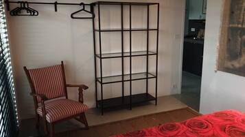 1 多间卧室、WiFi、床单