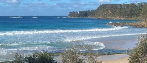 Una spiaggia nelle vicinanze
