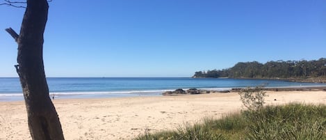 Una playa cerca