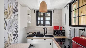 Mikroaaltouuni, uuni, liesi, astianpesukone