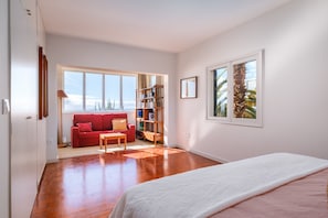3 chambres, fer et planche à repasser, Wi-Fi, draps fournis