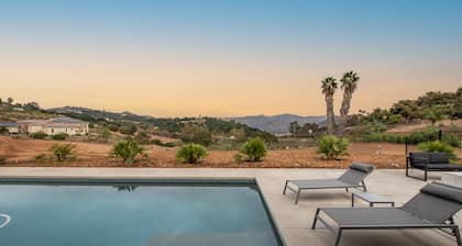 Stunning 3 bedroom with Pool/Hot Tub/Game Room