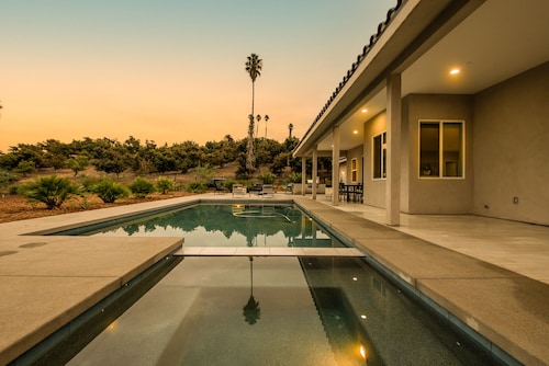 Stunning 3 bedroom with Pool/Hot Tub/Game Room