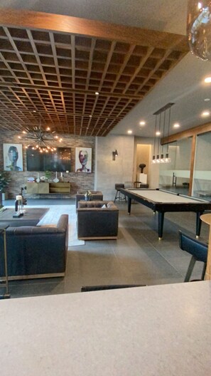 Game room - Prime Location Downtown Houston Loft - 2Bed/ 2Bath (Houston)