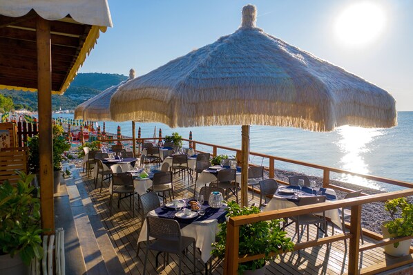 屋外ダイニングエリア