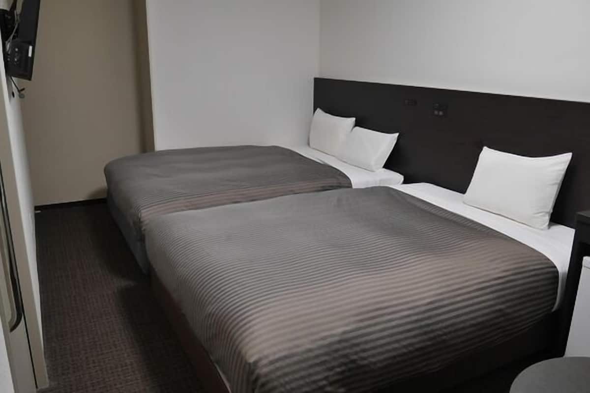Quarto duplo superior, 2 camas de casal, para não fumantes, vista para a cidade | 1 quarto, edredons de pluma, escrivaninha, Wi-Fi de cortesia