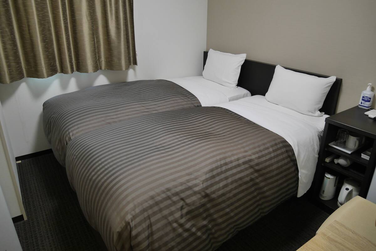 Edredons de pluma, escrivaninha, Wi-Fi de cortesia, roupa de cama