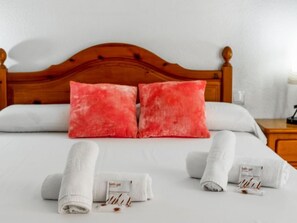 2 Schlafzimmer, Schreibtisch, Bügeleisen/Bügelbrett, WLAN