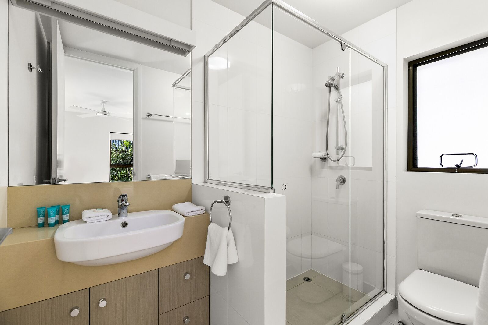 Sundowner 3 - A fantastic view over Laguna Bay to the Noosa North Shore beach.