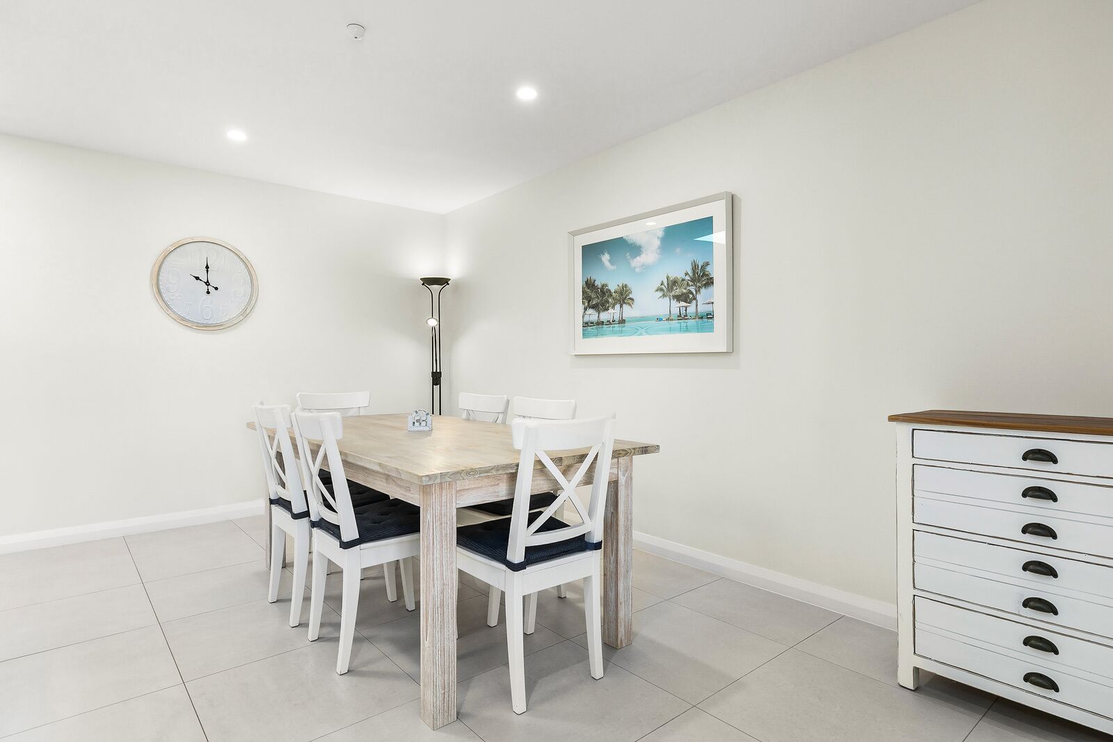 Sundowner 3 - A fantastic view over Laguna Bay to the Noosa North Shore beach. — image 6