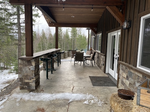 Entire guesthouse, quiet wooded area of Cocolalla