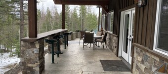 Entire guesthouse, quiet wooded area of Cocolalla