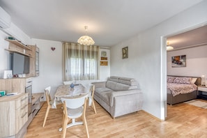 Flat-screen TV, fireplace - House Pepica With Hot Tub, Kraljevec na Sutli, Croatia (Kraljevec na Sutli)