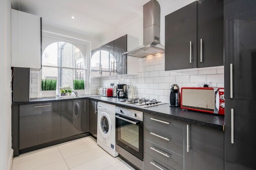 6 Apartments in a Mansion House for the Larger Groups sleeps up to 50