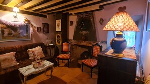 Unclassified image, 5 of 13, button - Romantic Christmas at La Quinta de Malu (Valeria)