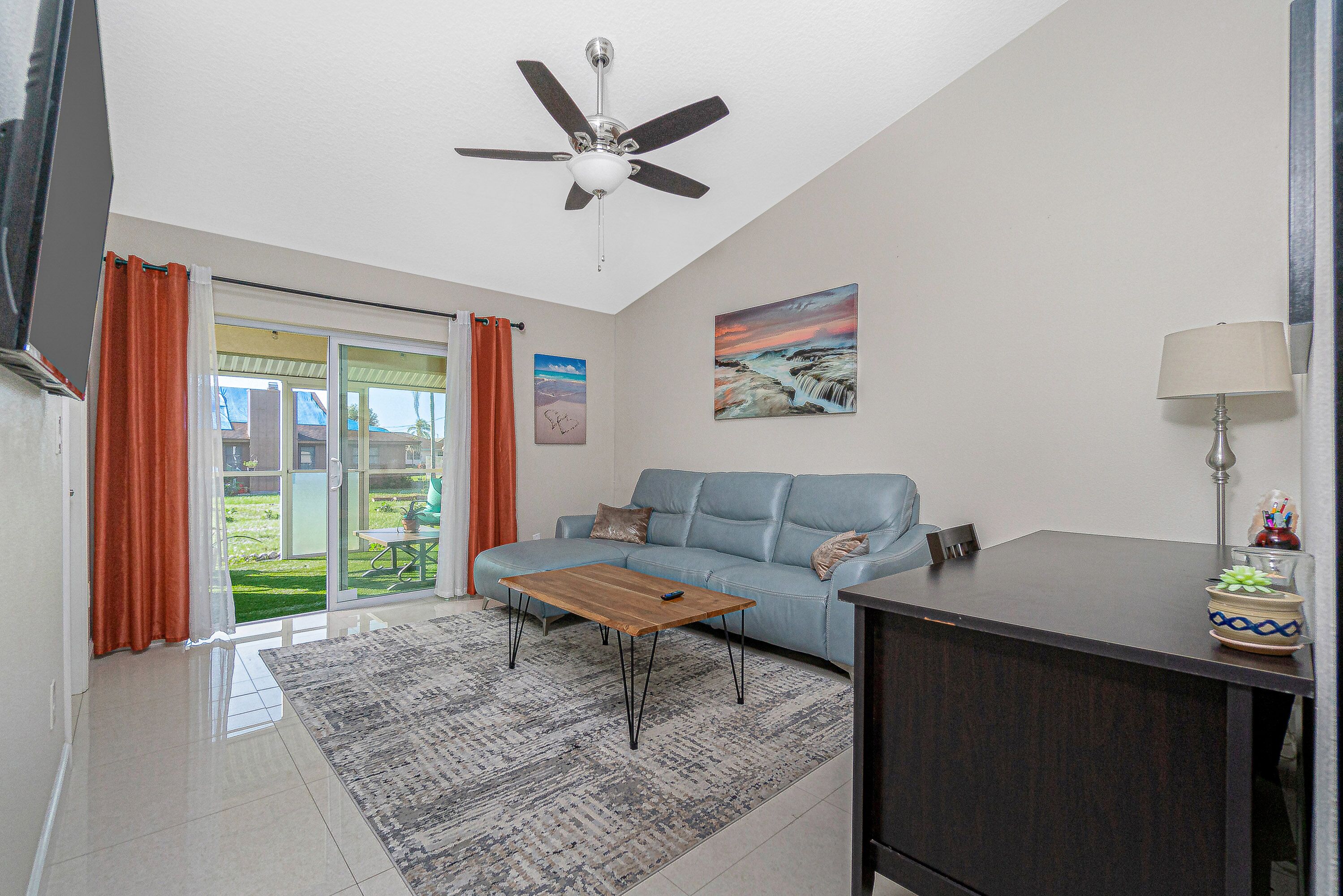 Modern 2 Bedroom 2 Bathroom Townhome + Garage & Lanai