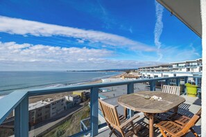 Outdoor dining - The Mermaid's Perch! (Aptos)