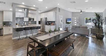 Desert Escape | Poolside BBQs, Sunset Views & Spacious Comfort