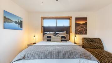 2 bedrooms, desk, iron/ironing board, travel crib