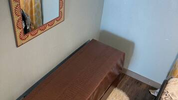 2 bedrooms, desk, iron/ironing board, WiFi (free)