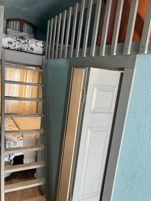 2 bedrooms, desk, iron/ironing board, free WiFi