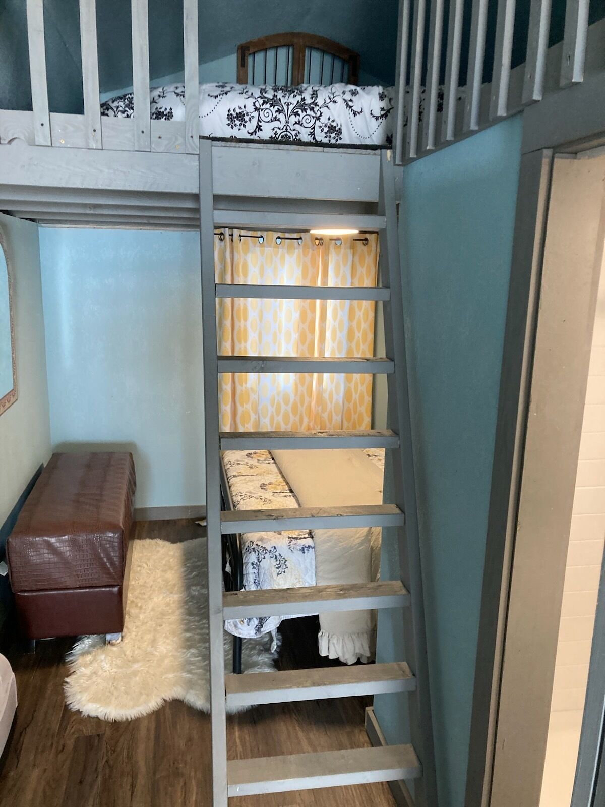 2 bedrooms, desk, iron/ironing board, WiFi (free)