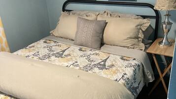 2 bedrooms, desk, iron/ironing board, WiFi (free)