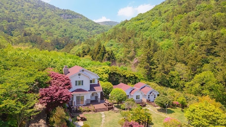 Exterior. Yeosu Supsokae Pension