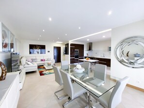 Interior - Luxury condominium apartment with swimming pool (Lagos)