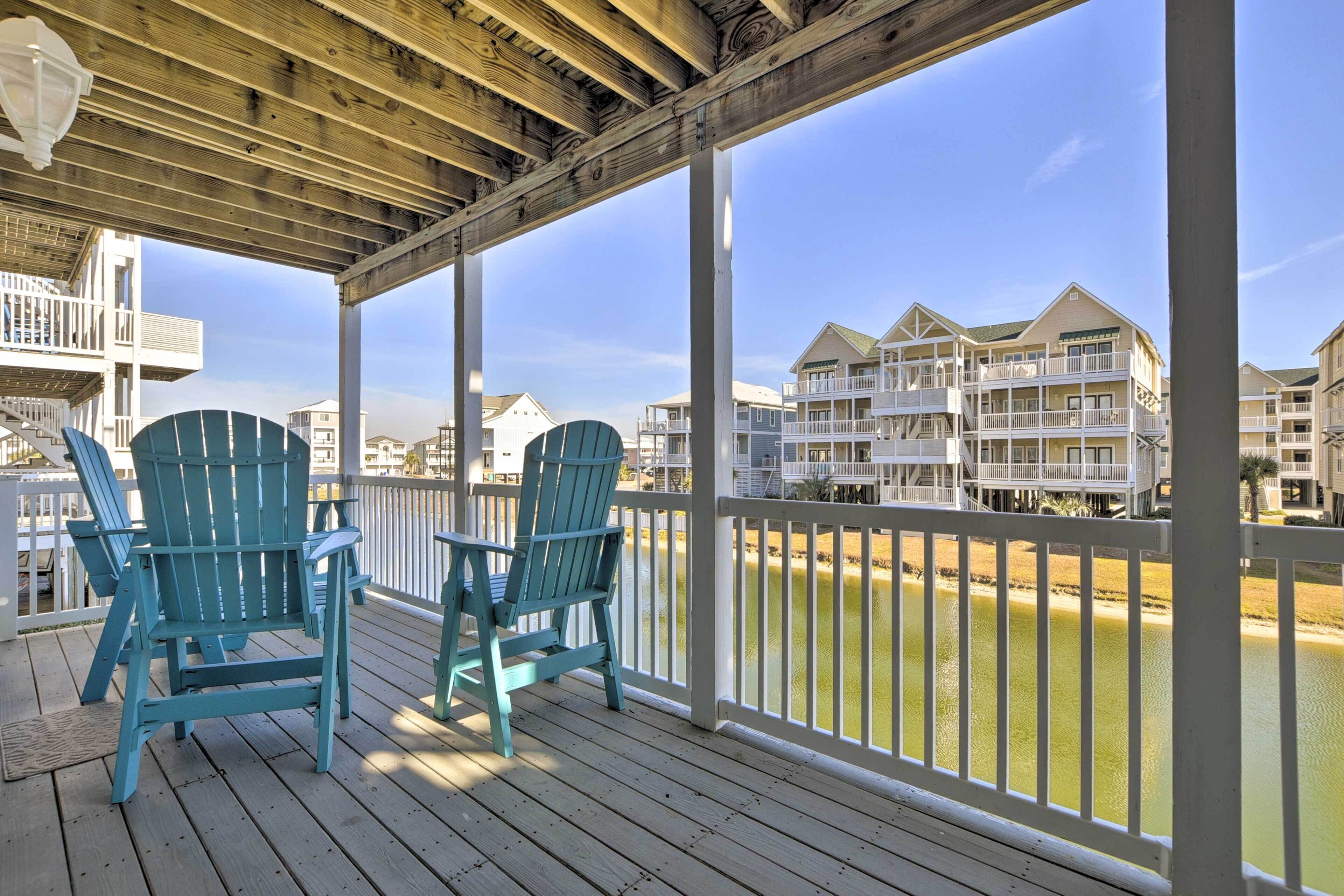 Ocean Isle Condo with Community Pool & Hot Tub!