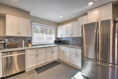 Central Location! ATL Stay 5 Mi to Mercedes-Benz