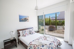 5 slaapkamers, een strijkplank/strijkijzer, wifi, beddengoed