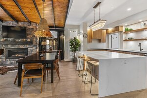 Chalé, 4 quartos, vista para a montanha, ao lado da pista de esqui (4 Bedrooms) | Sala de jantar