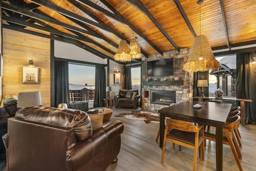 Chalet, 4 Bedrooms, Mountain View, Slope side (4 Bedrooms) | Living area