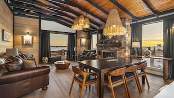 Chalet, 4 Bedrooms, Mountain View, Slope side (4 Bedrooms) | Ruang tamu | 50 inci televisyen dengan kabel, pendiangan, Netflix
