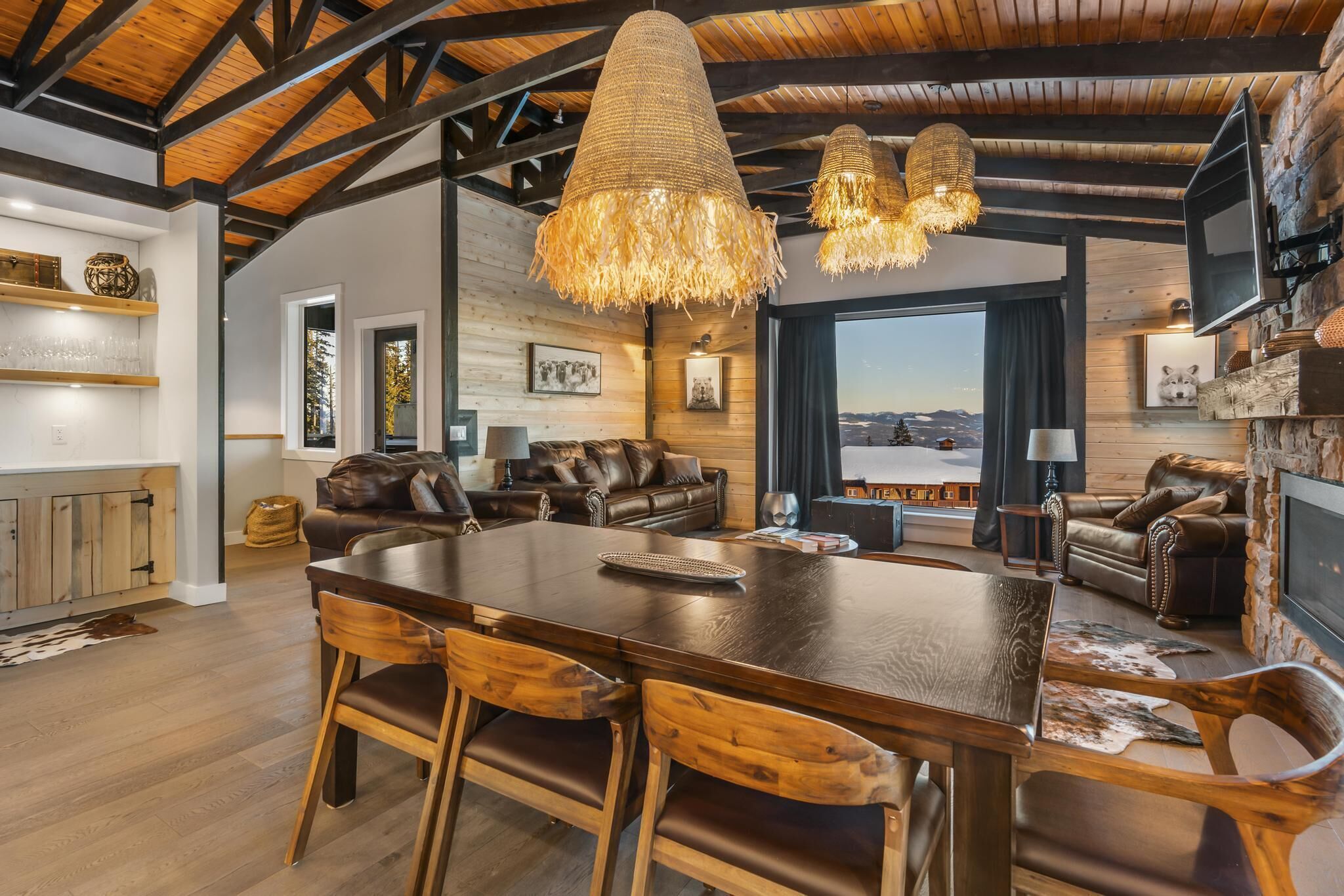 Chalet, 4 Bedrooms, Mountain View, Slope side (4 Bedrooms) | In-room dining
