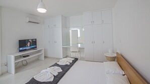 5 bedrooms, iron/ironing board, WiFi, bed sheets - Protaras Holiday Villa Ccv3 (Protaras)