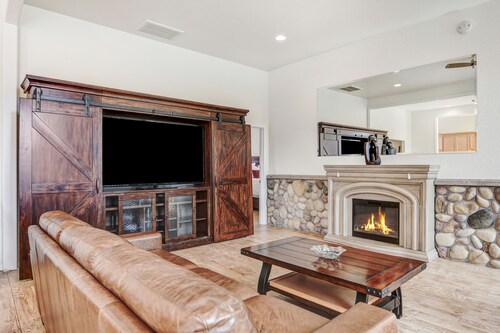 The Executive Suite- Apartment near the river!