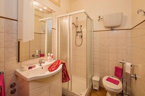 Douche, serviettes fournies