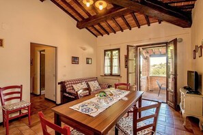 Fernseher, Kamin, Tischfußball