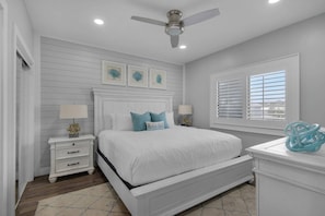 1 bedroom, iron/ironing board, WiFi - Private Beach | 1 minute walk to Beach! | Beautifully updated 1 bedroom condo | Sleeps 6 | Wi-Fi (Santa Rosa Beach)