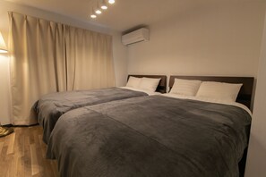 บ้านพักสแตนดาร์ด, 3 ห้องนอน | 3 ห้องนอน, ห้องพักตกแต่งอย่างมีเอกลักษณ์, ตกแต่งพิเศษโดยเฉพาะ, โต๊ะทำงาน